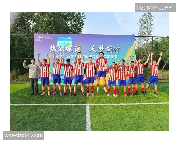 足球明星默契配合精彩瞬间传球技艺展现球场魅力与团队精神