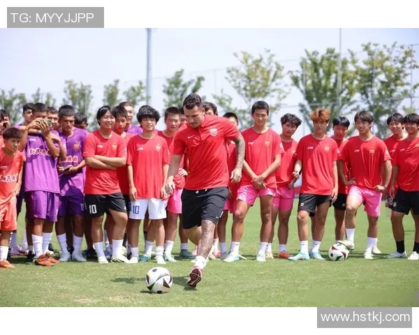 西安足球队耐力训练的探索与发展:提升竞技水平的新路径 西安足球队耐力训练的探索与发展:提升竞技水平的新路径